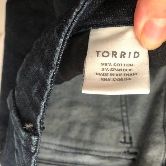 Torrid Bermuda shorts, dark wash, 24 - Picture 8 of 10